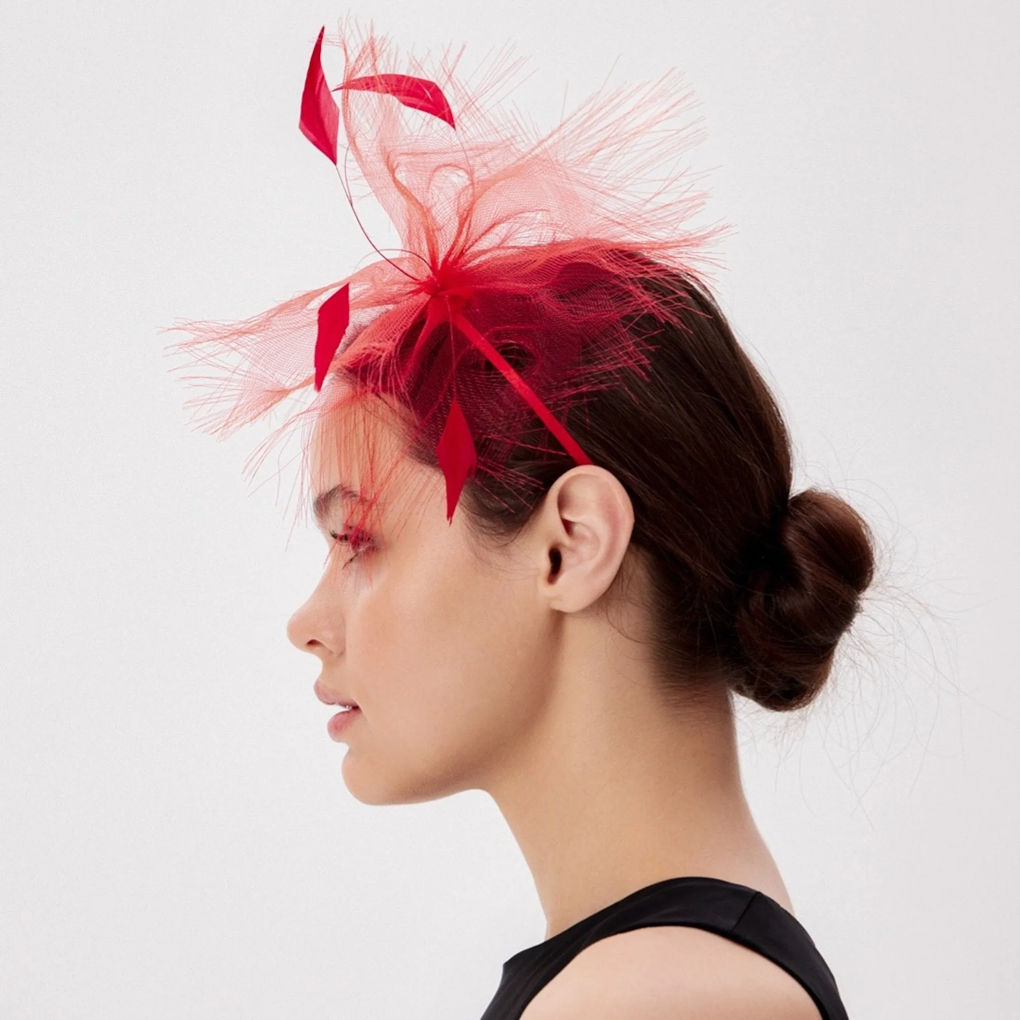 Extravagant Red Fascinator: Festive Christmas Headwear | Stylish Holiday Accessories