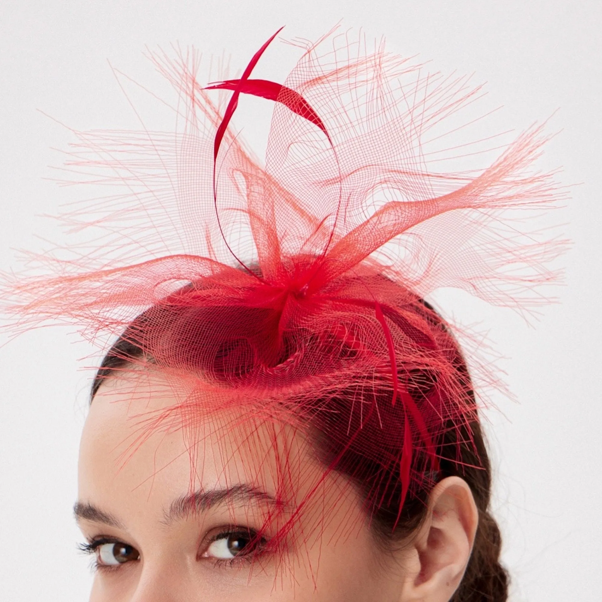 Extravagant Red Fascinator: Festive Christmas Headwear | Stylish Holiday Accessories