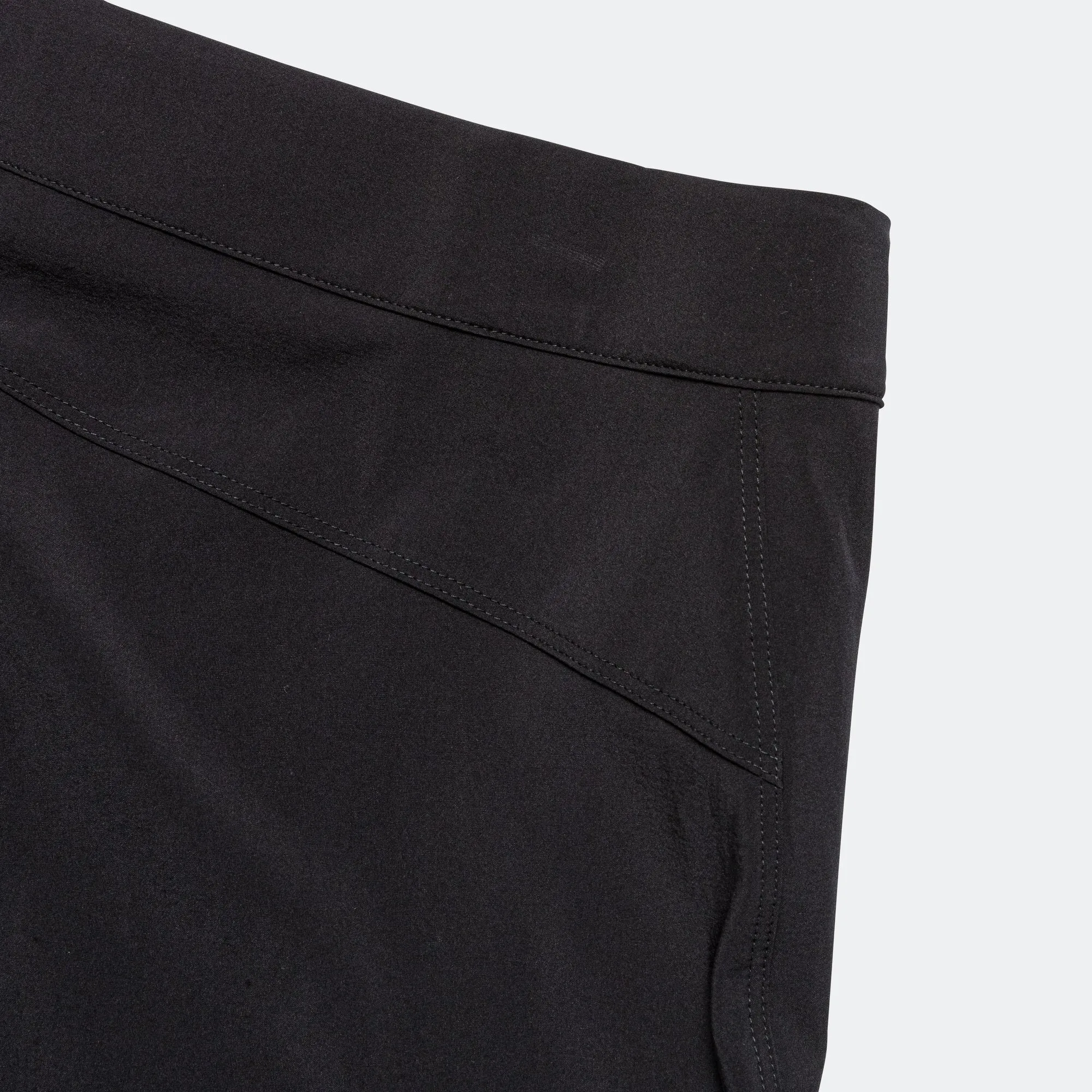 Gamma Lightweight 9" Short - Black